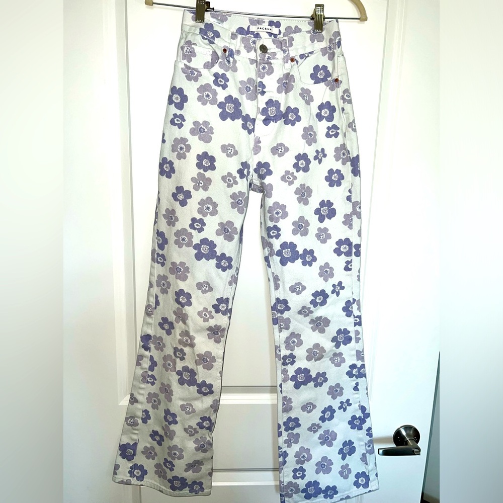 PACSUN: Super High Rise Jean - White with Purple Flowers. Size 25.
